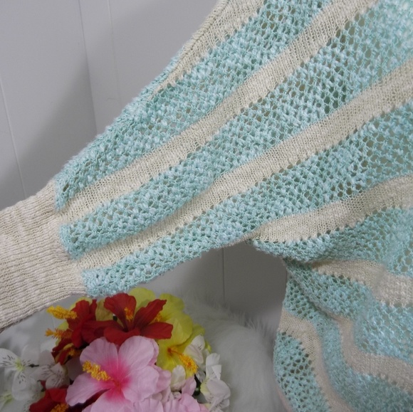 Shrinking violet eyelet sweater size M - Picture 8 of 8